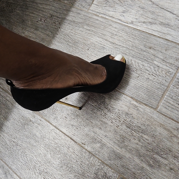 Christian Louboutin Black Suede Open Lips - Picture 2 of 8